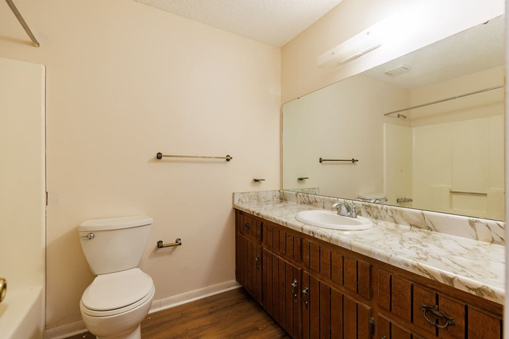 Valdosta House: 2211 S Sherwood Dr