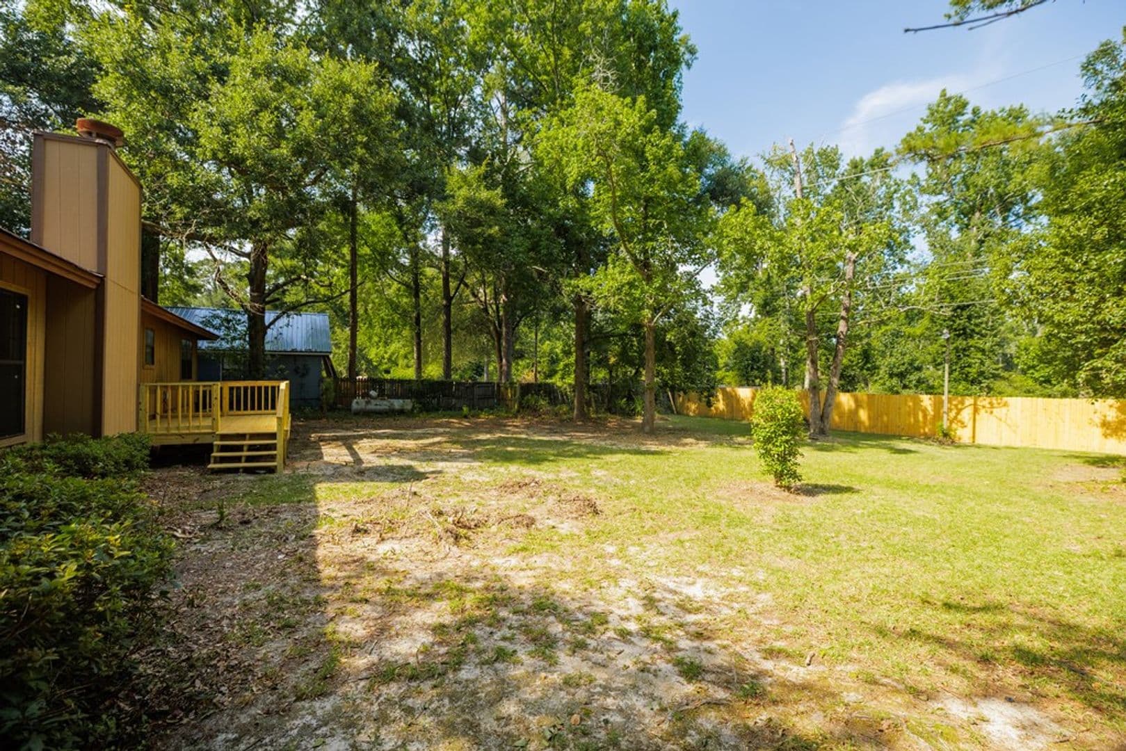Valdosta House: 2211 S Sherwood Dr
