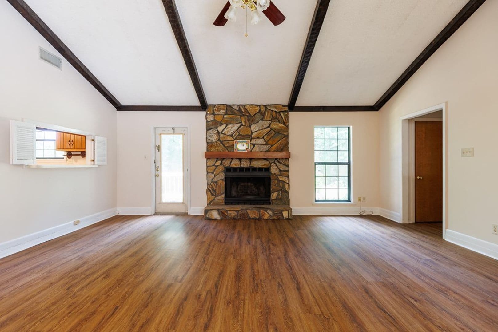 Valdosta House: 2211 S Sherwood Dr