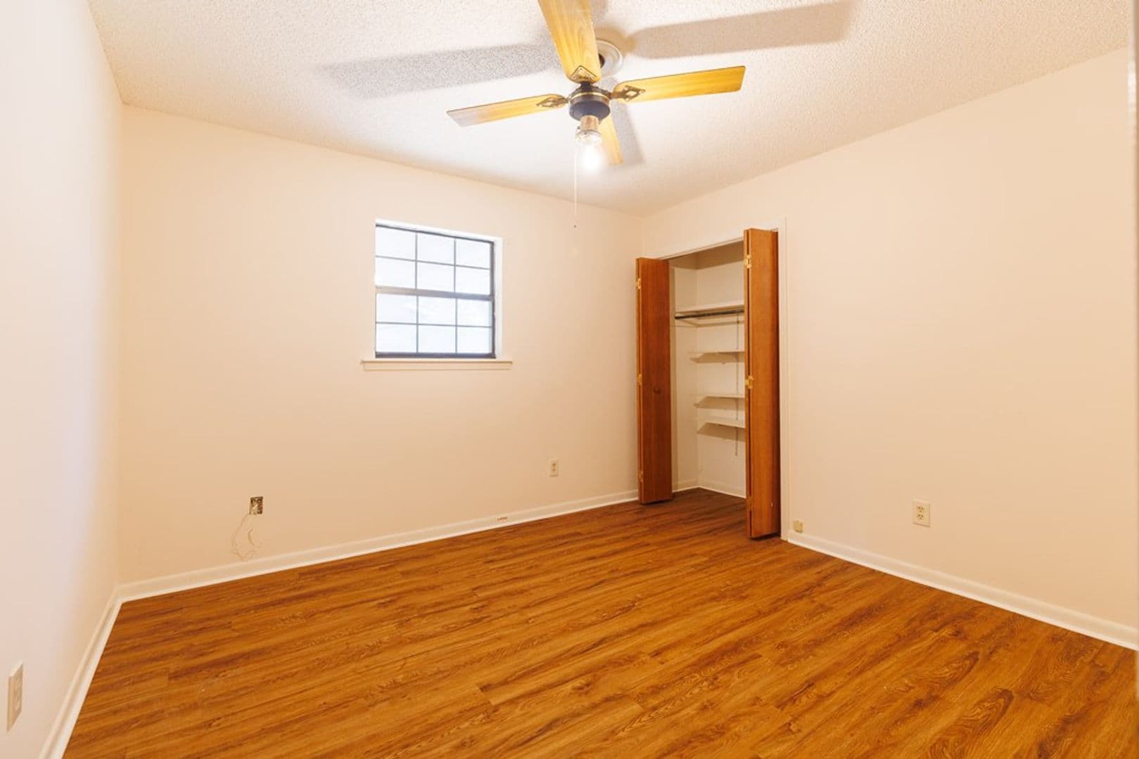 Valdosta House: 2211 S Sherwood Dr