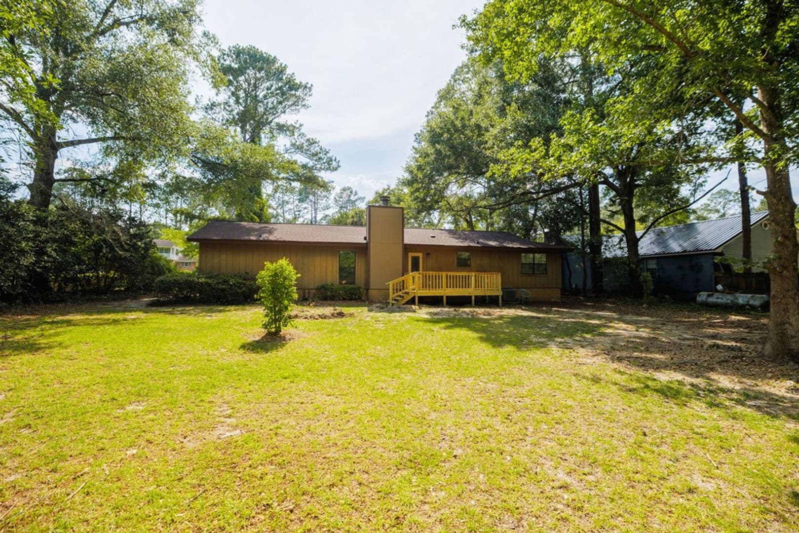 Valdosta House: 2211 S Sherwood Dr