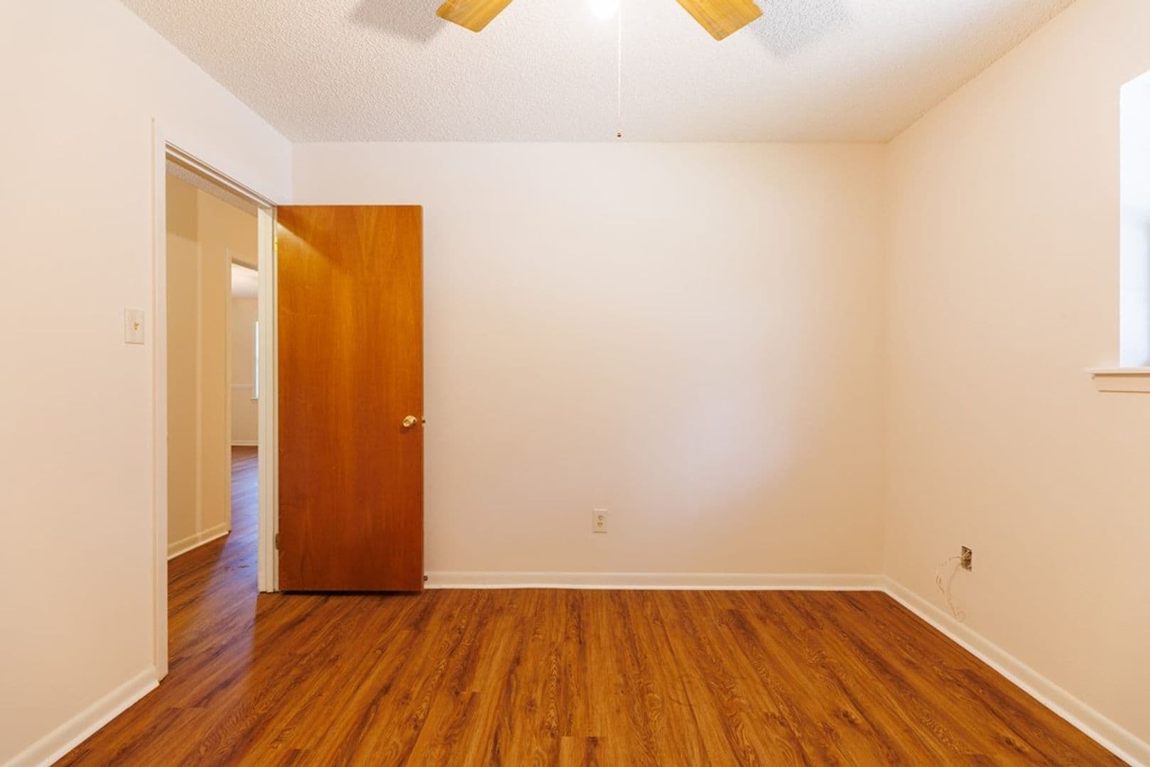 Valdosta House: 2211 S Sherwood Dr