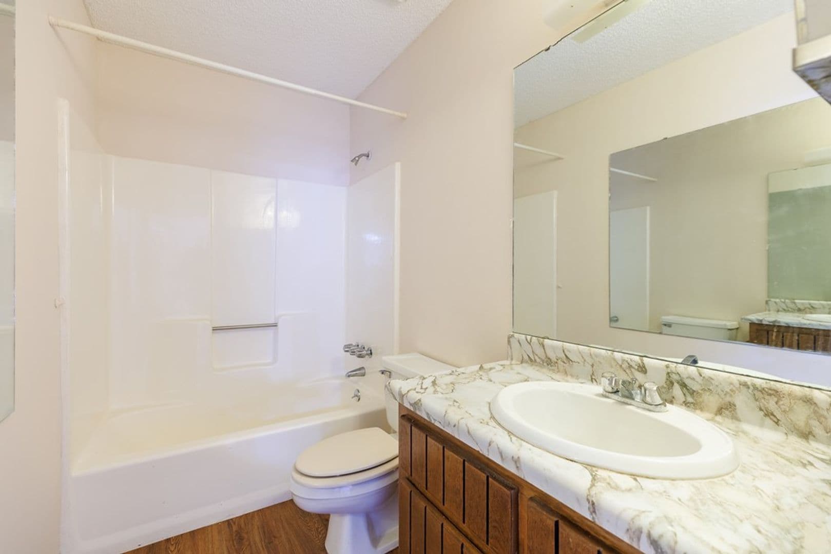Valdosta House: 2211 S Sherwood Dr