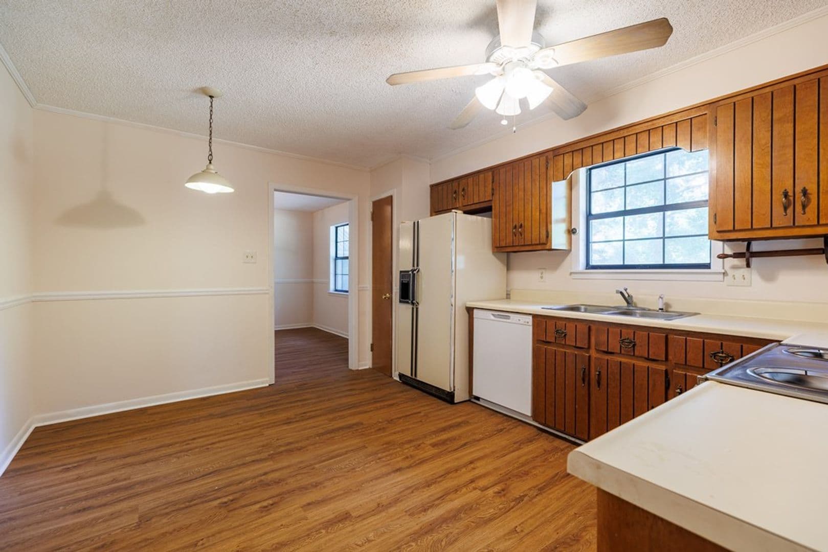 Valdosta House: 2211 S Sherwood Dr