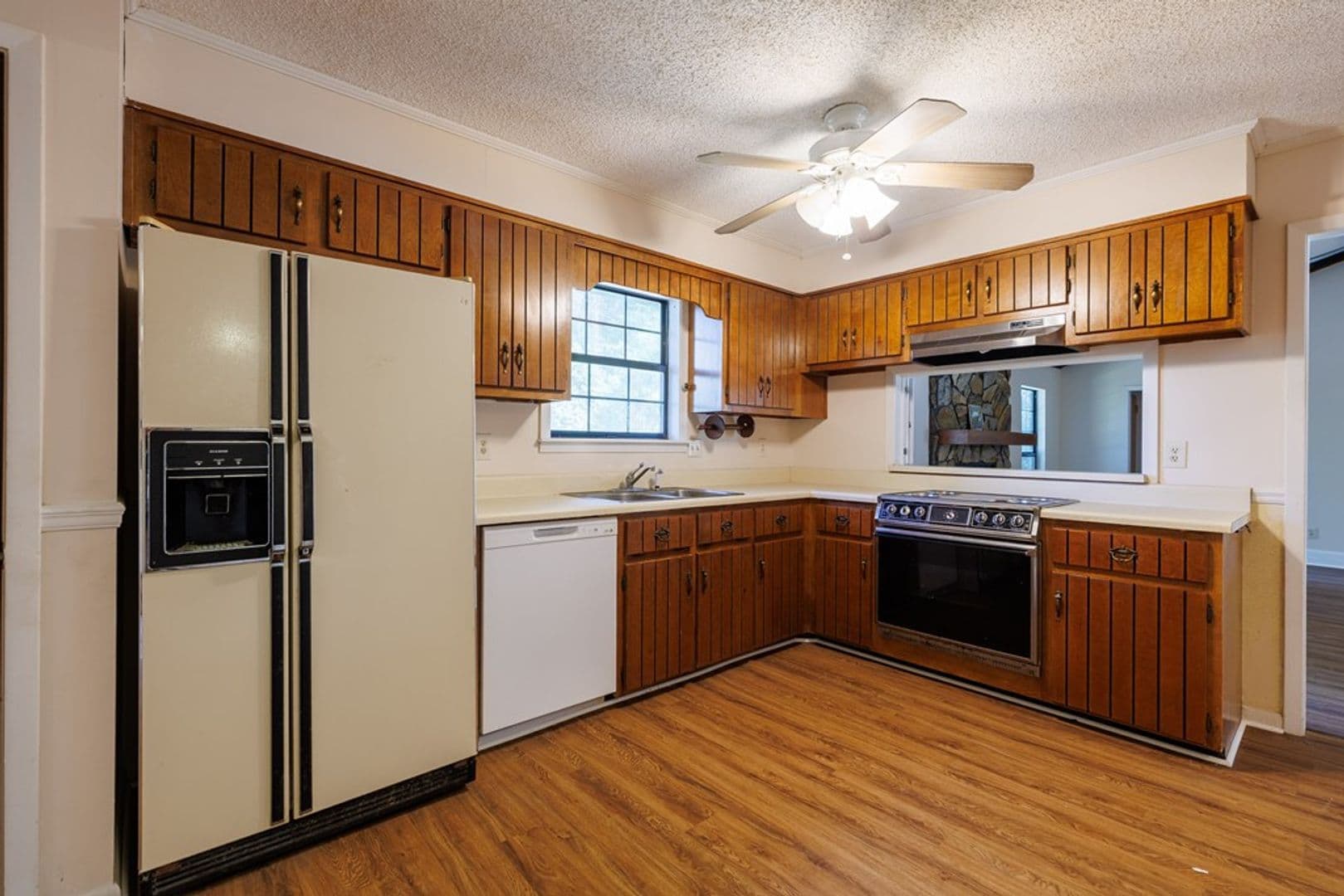 Valdosta House: 2211 S Sherwood Dr