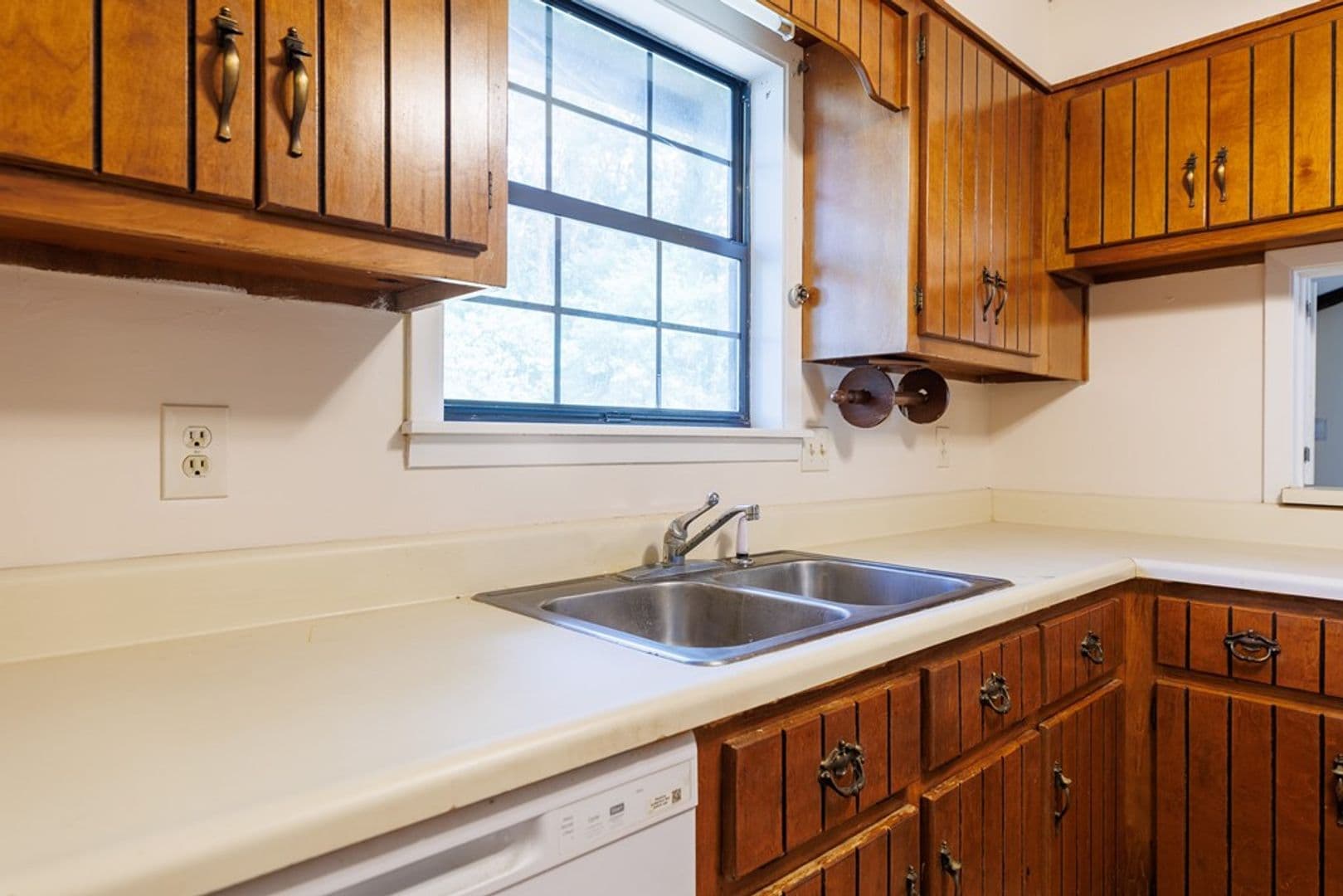 Valdosta House: 2211 S Sherwood Dr