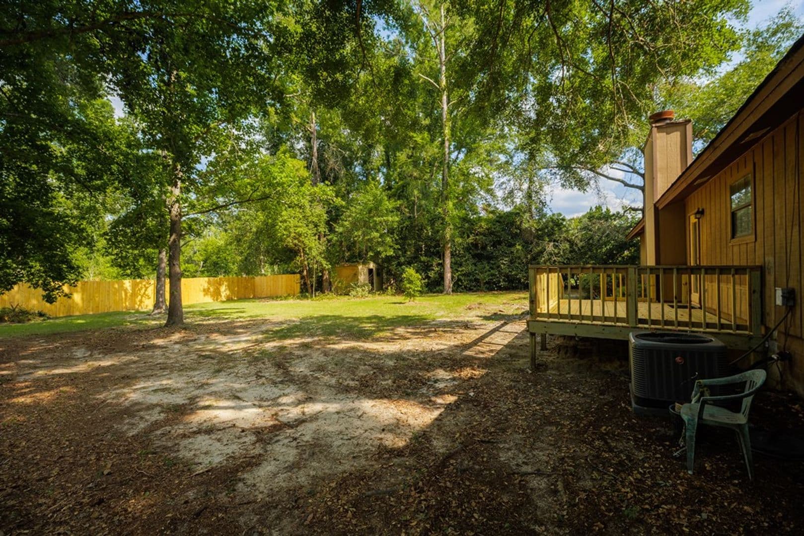 Valdosta House: 2211 S Sherwood Dr
