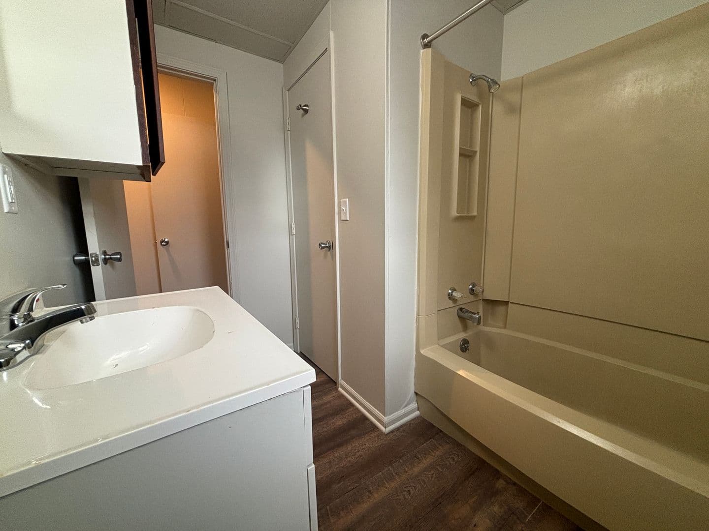 Saint Joseph Apartment: 1602 Brookside Dr