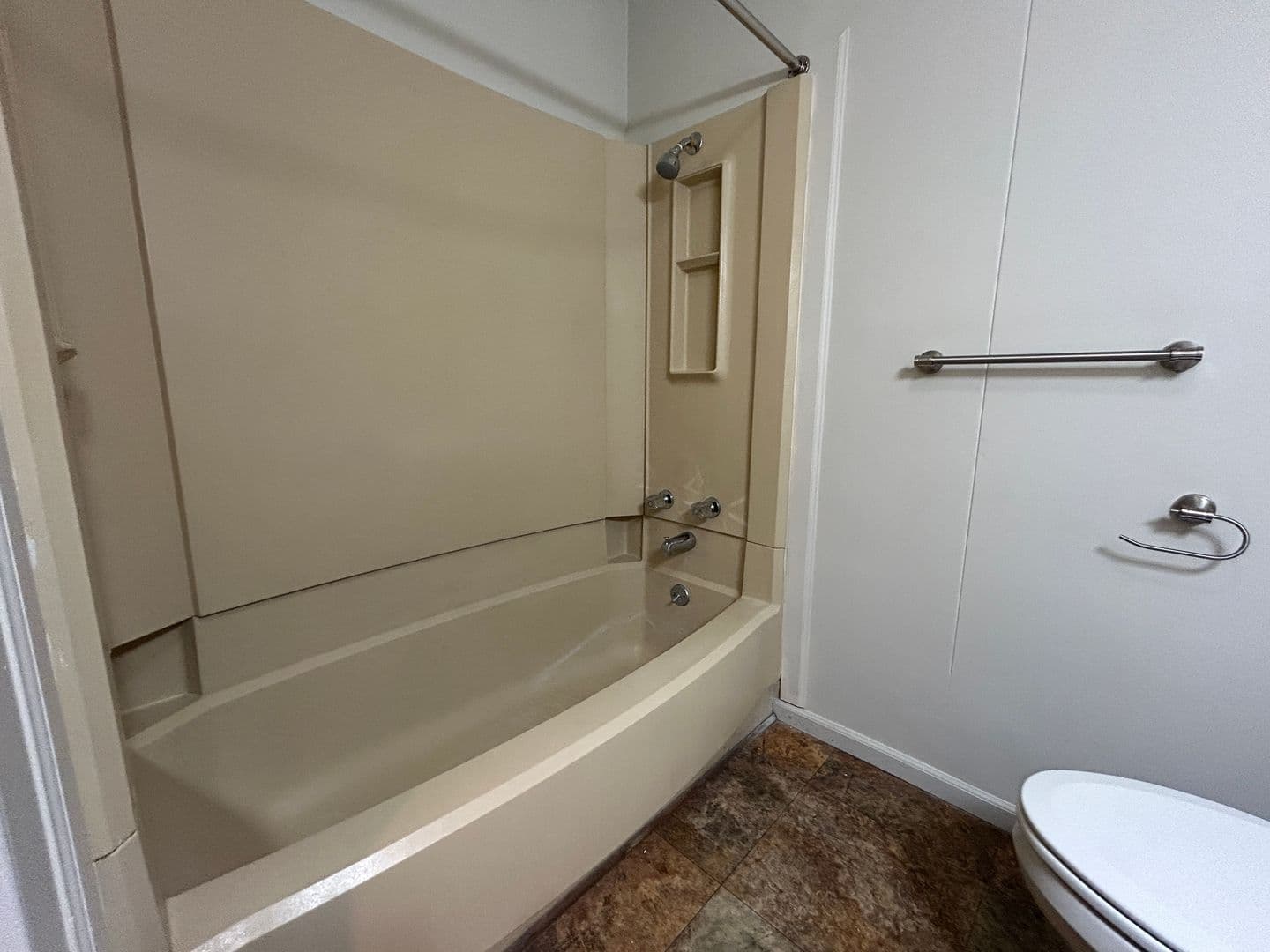 Saint Joseph Apartment: 1602 Brookside Dr