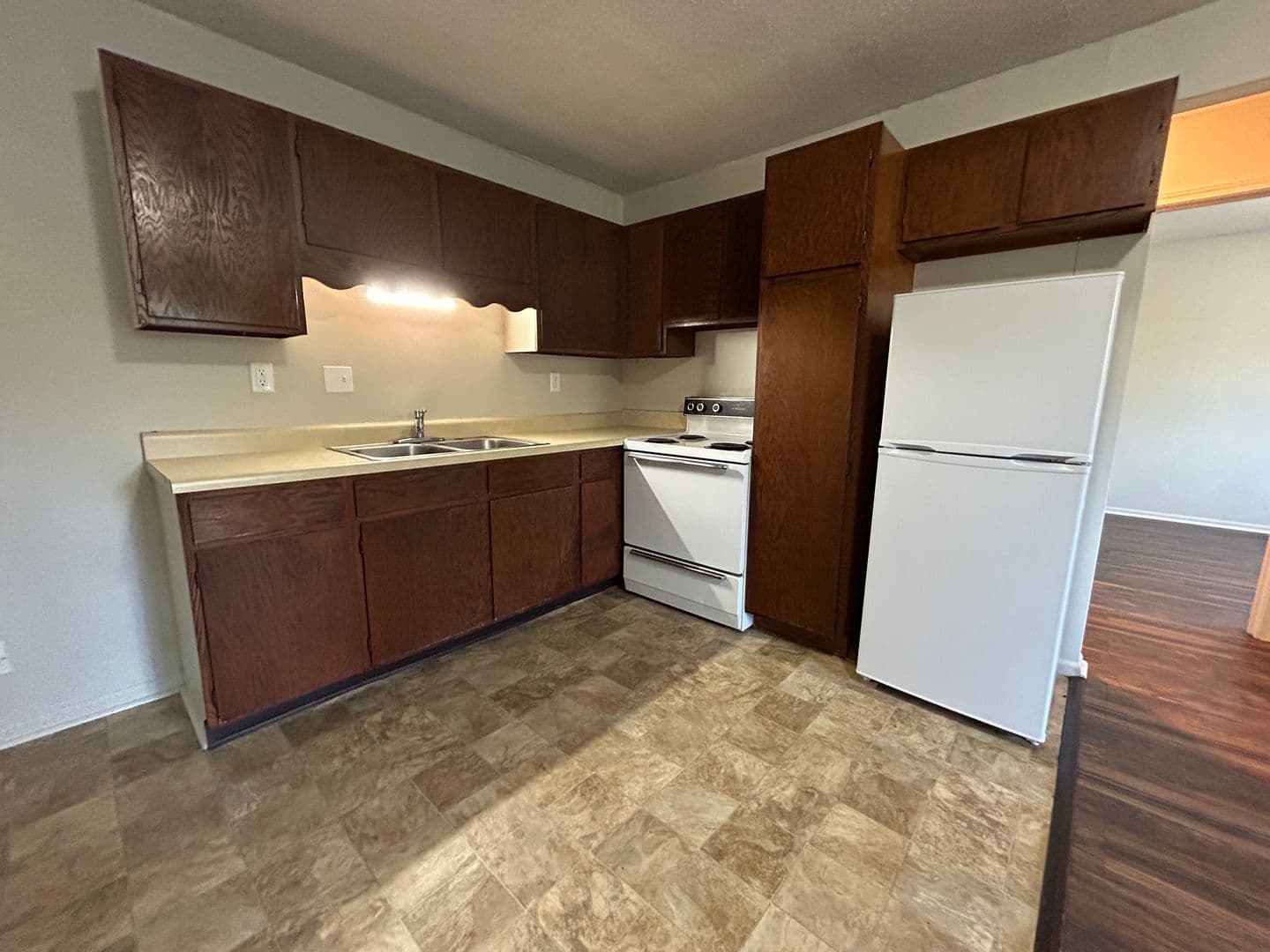 Saint Joseph Apartment: 1602 Brookside Dr