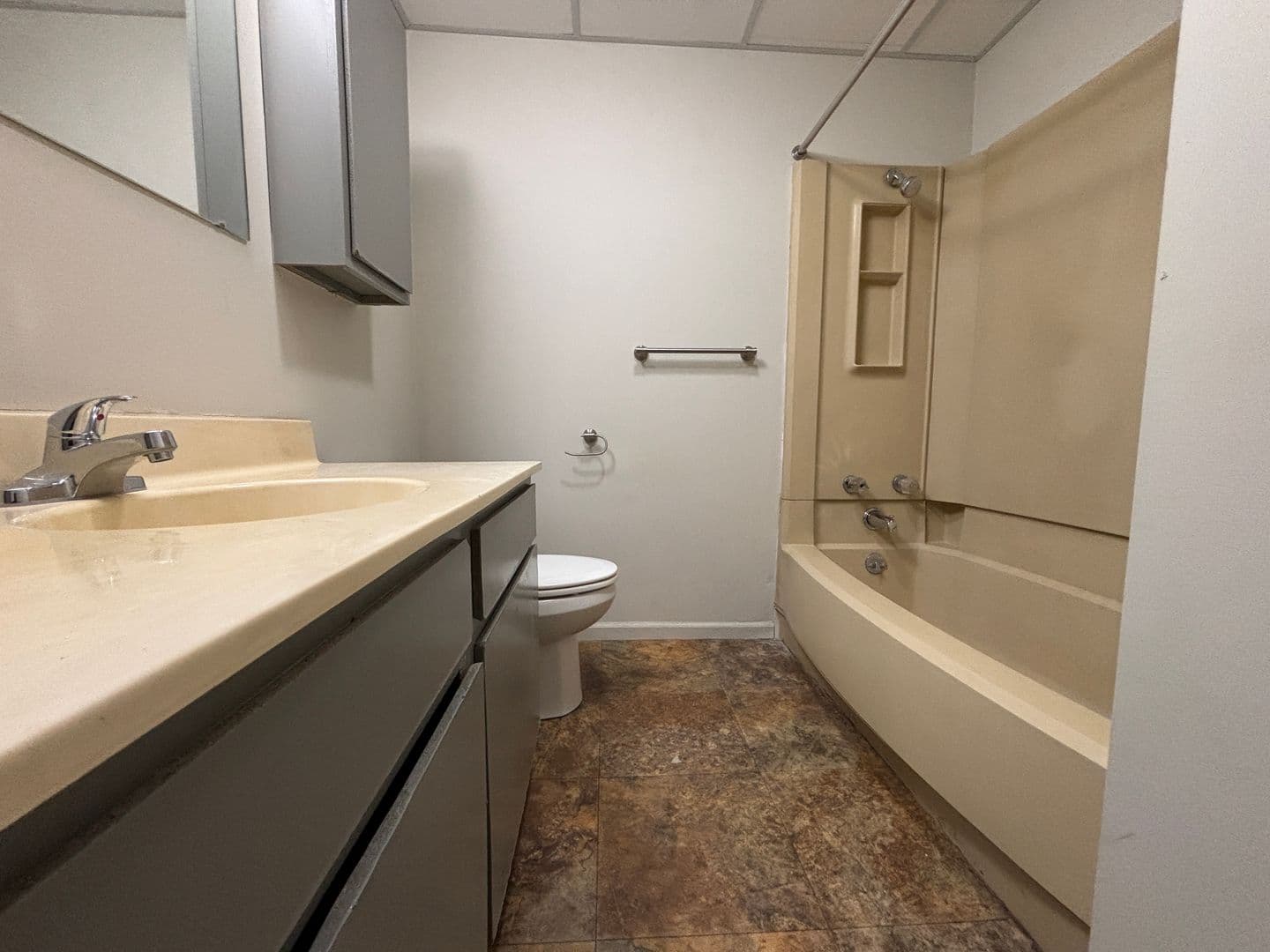 Saint Joseph Apartment: 1602 Brookside Dr