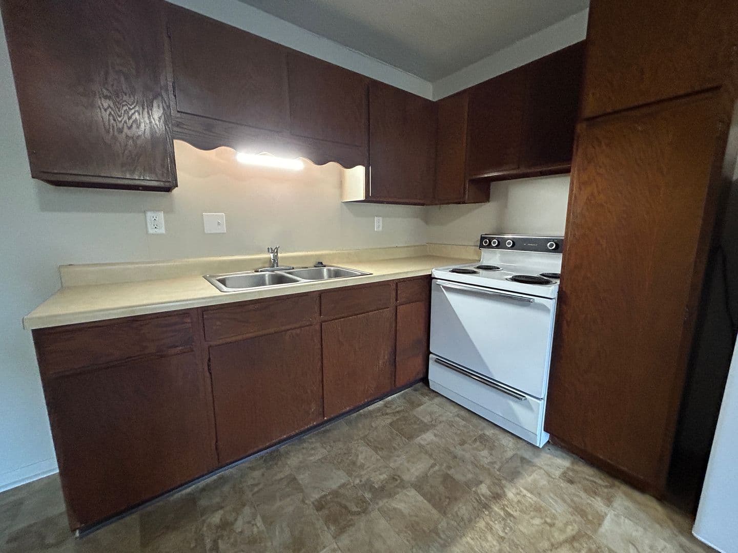 Saint Joseph Apartment: 1602 Brookside Dr