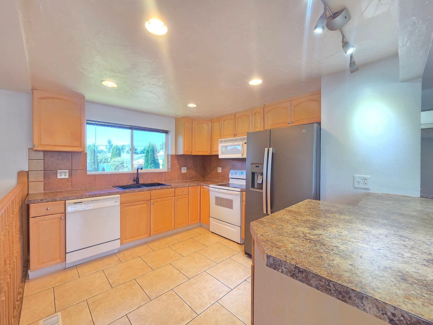 Spokane House: 5621 N Hemlock St