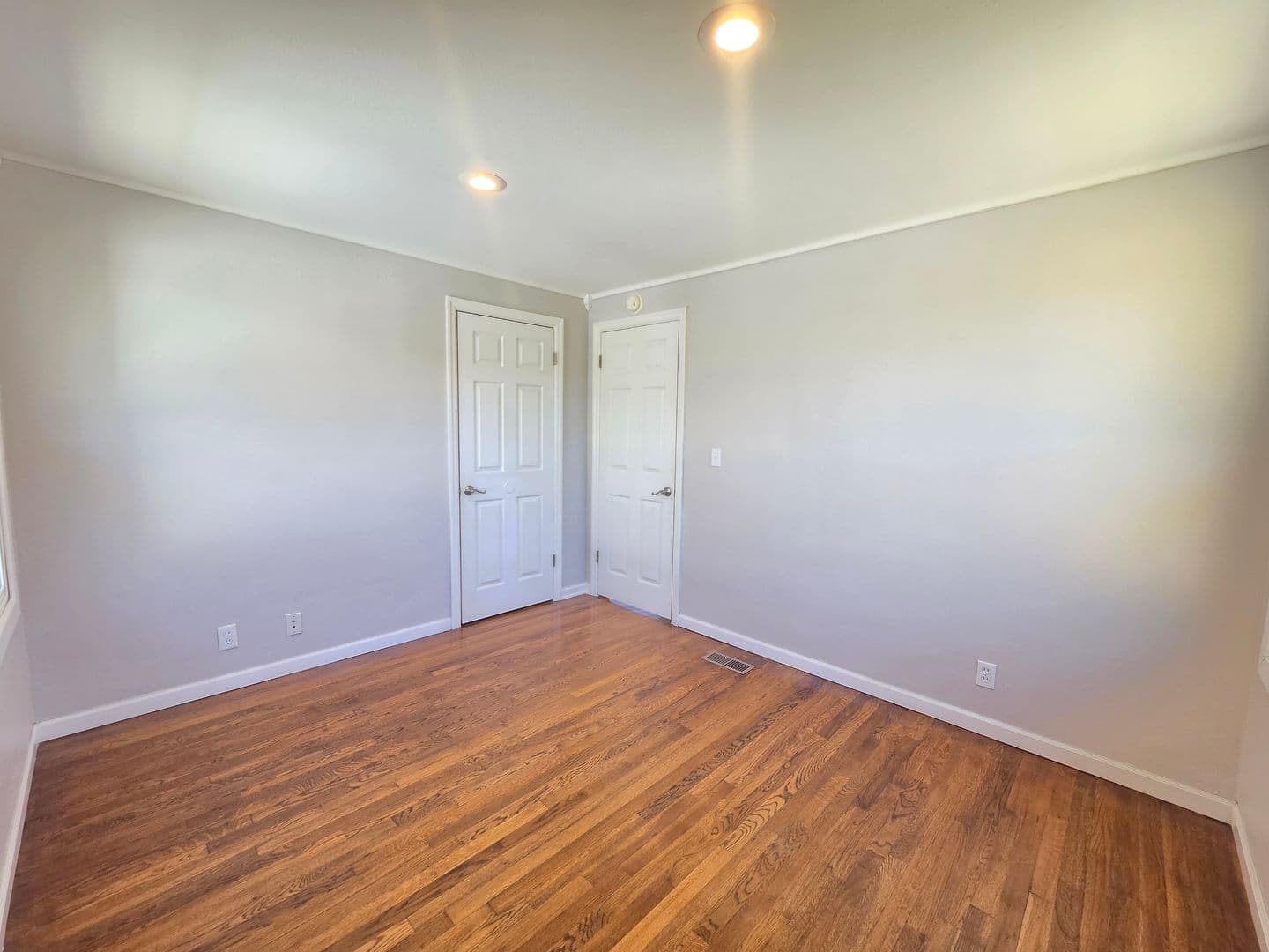 Spokane House: 5621 N Hemlock St