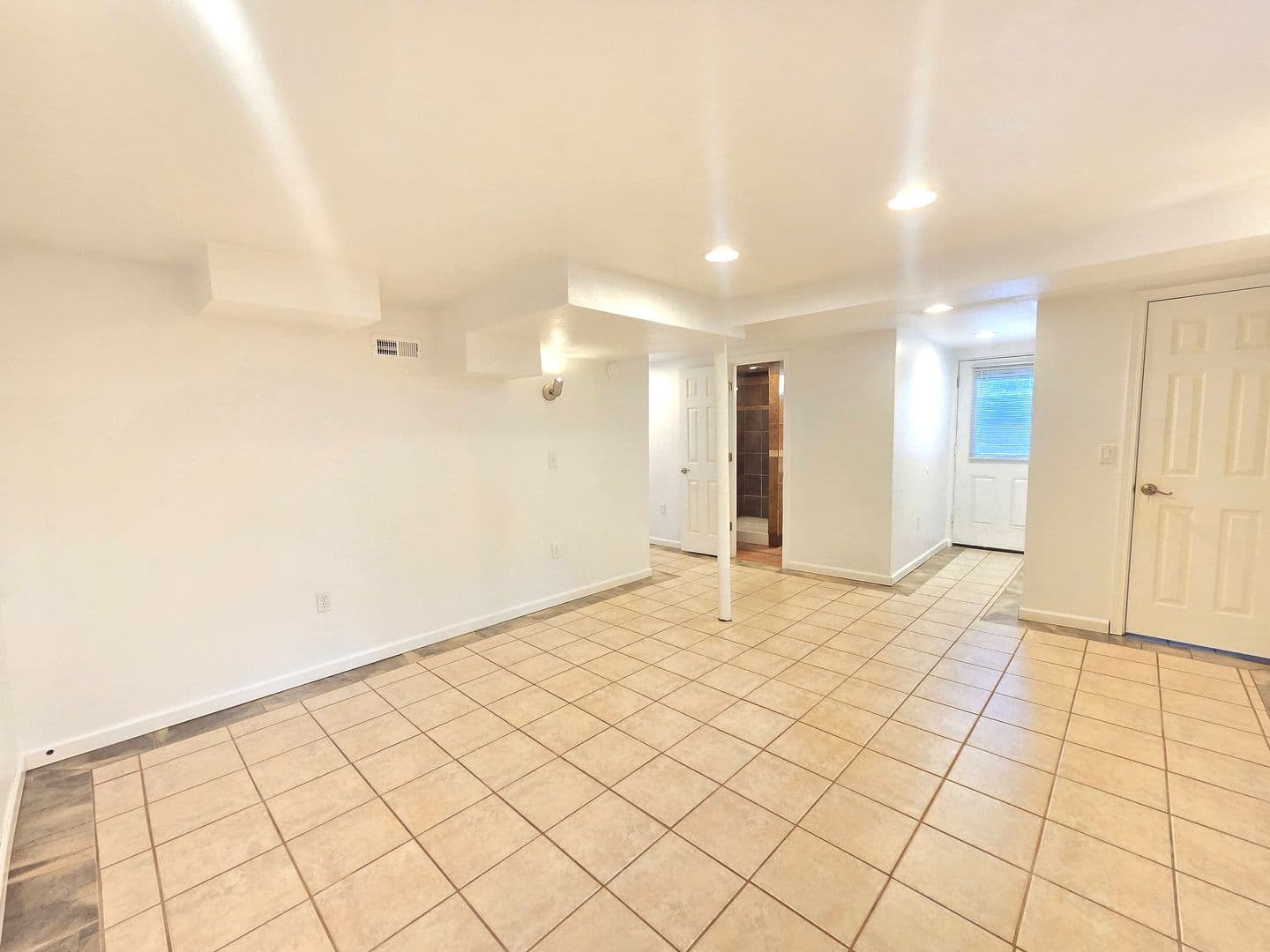 Spokane House: 5621 N Hemlock St
