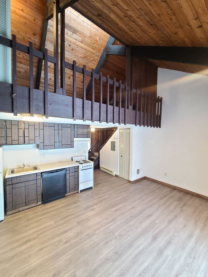 Spokane Apartment: 2918 E. South Riverton Ave