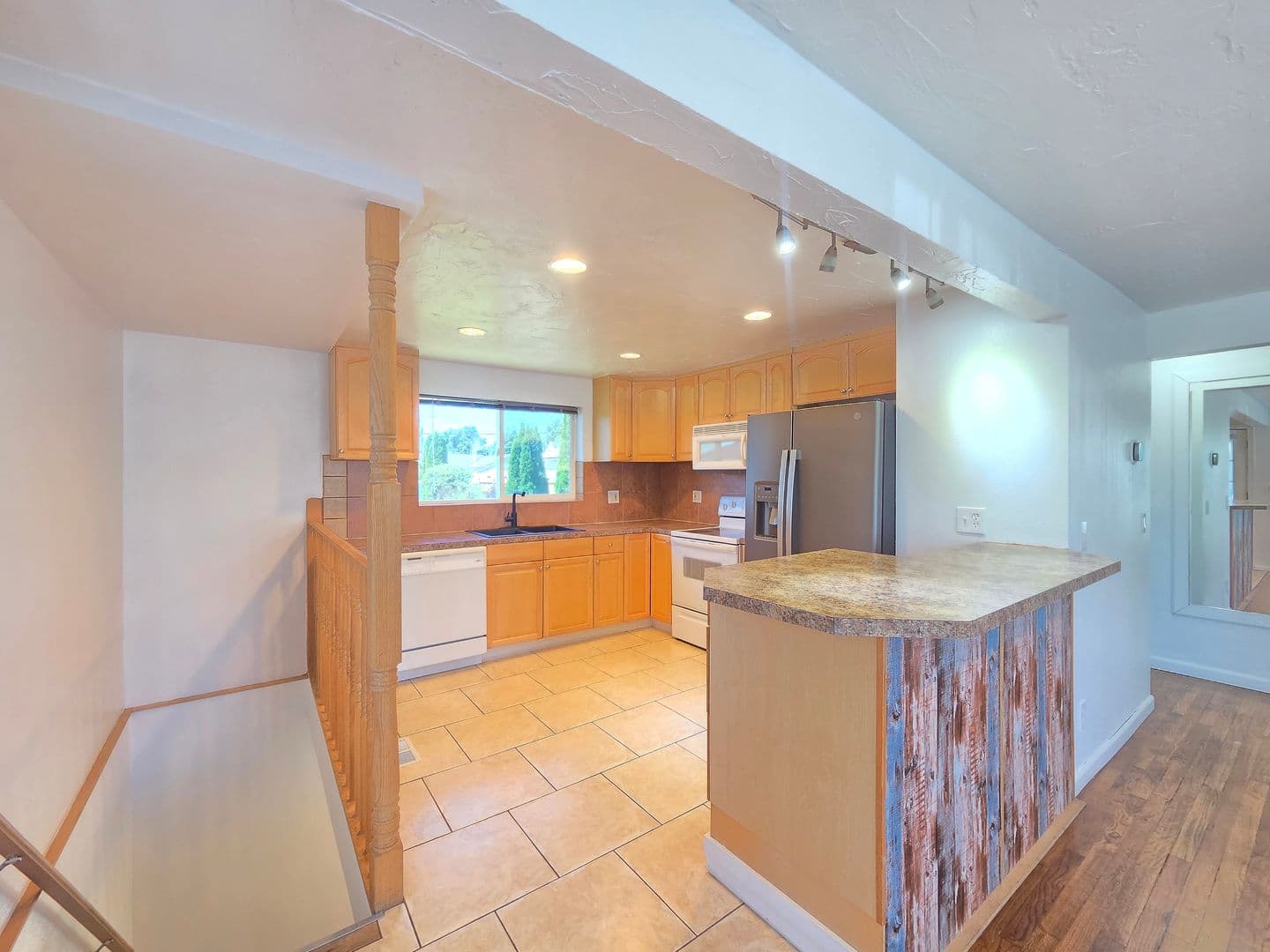 Spokane House: 5621 N Hemlock St