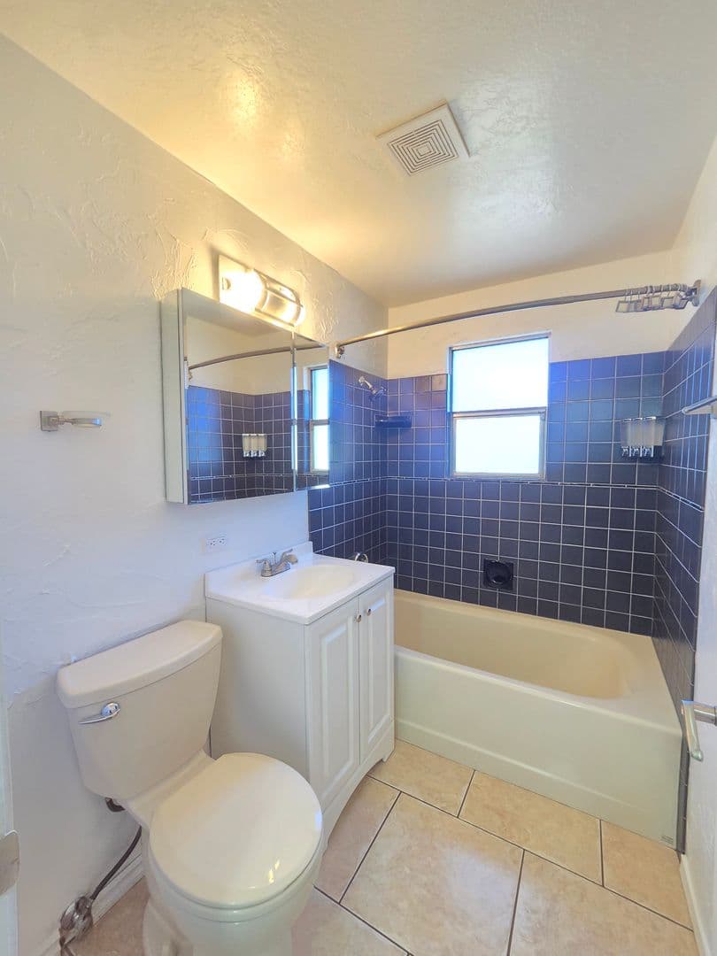 Spokane House: 5621 N Hemlock St