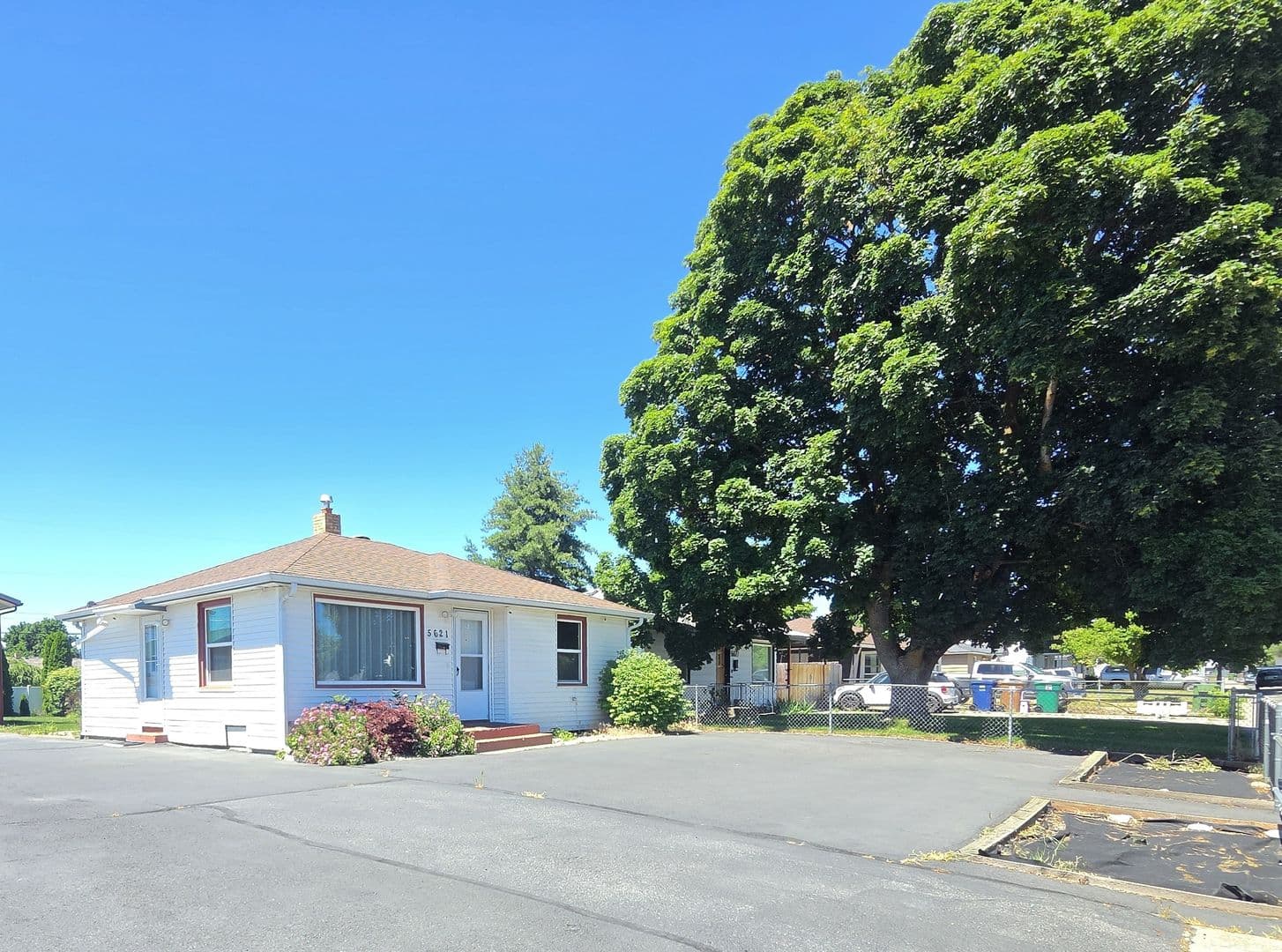 Spokane House: 5621 N Hemlock St