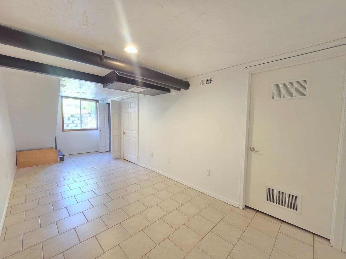 Spokane House: 5621 N Hemlock St