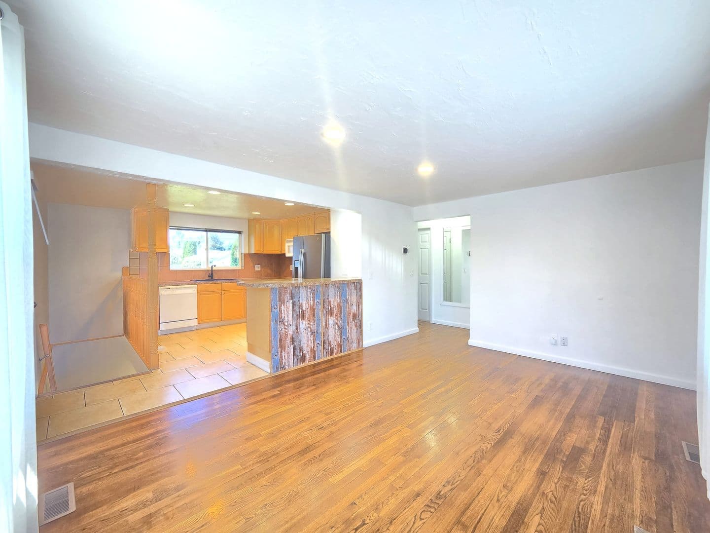Spokane House: 5621 N Hemlock St