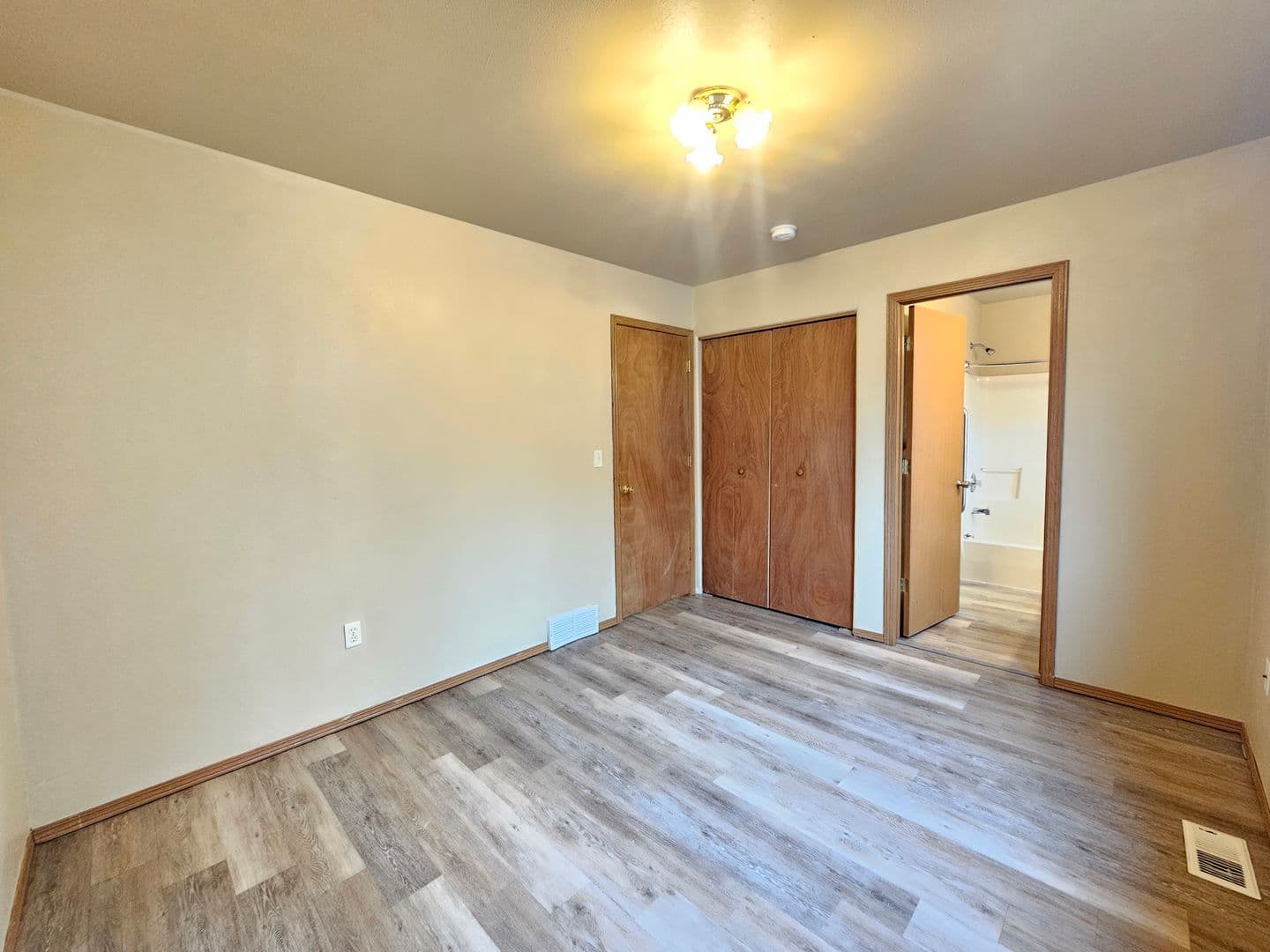 Spokane Apartment: 407 E 8th Ave