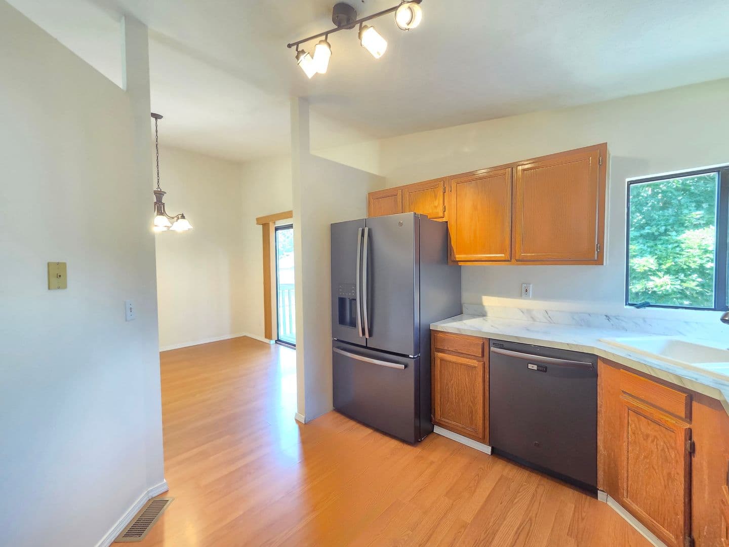 Spokane House: 4908 W Lamar Ave