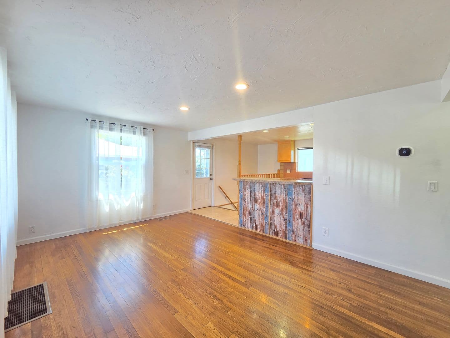 Spokane House: 5621 N Hemlock St