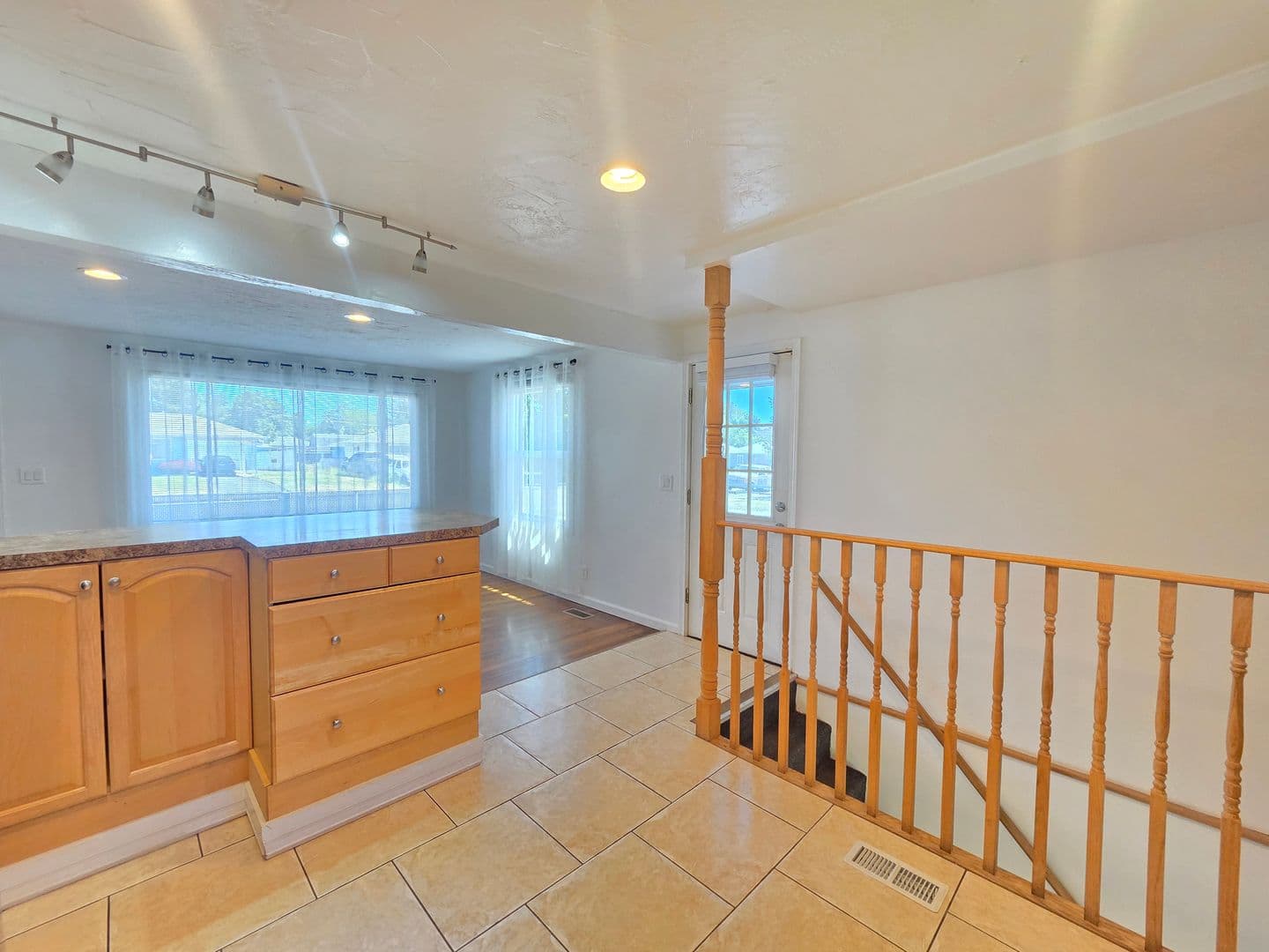 Spokane House: 5621 N Hemlock St
