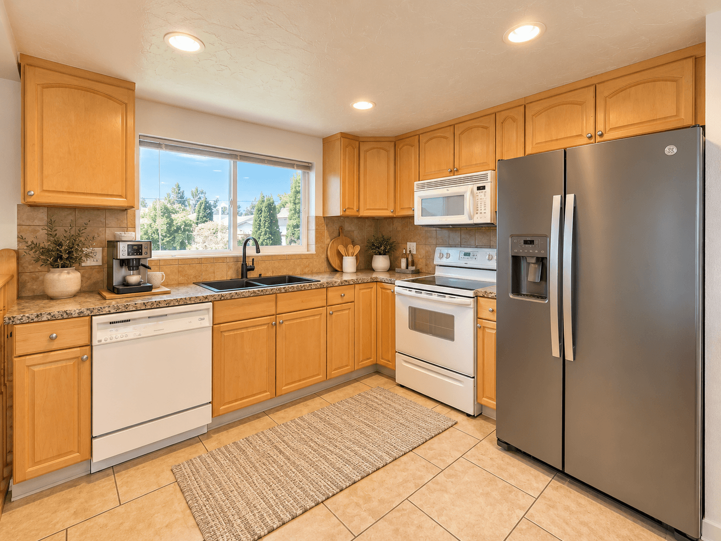 Spokane House: 5621 N Hemlock St