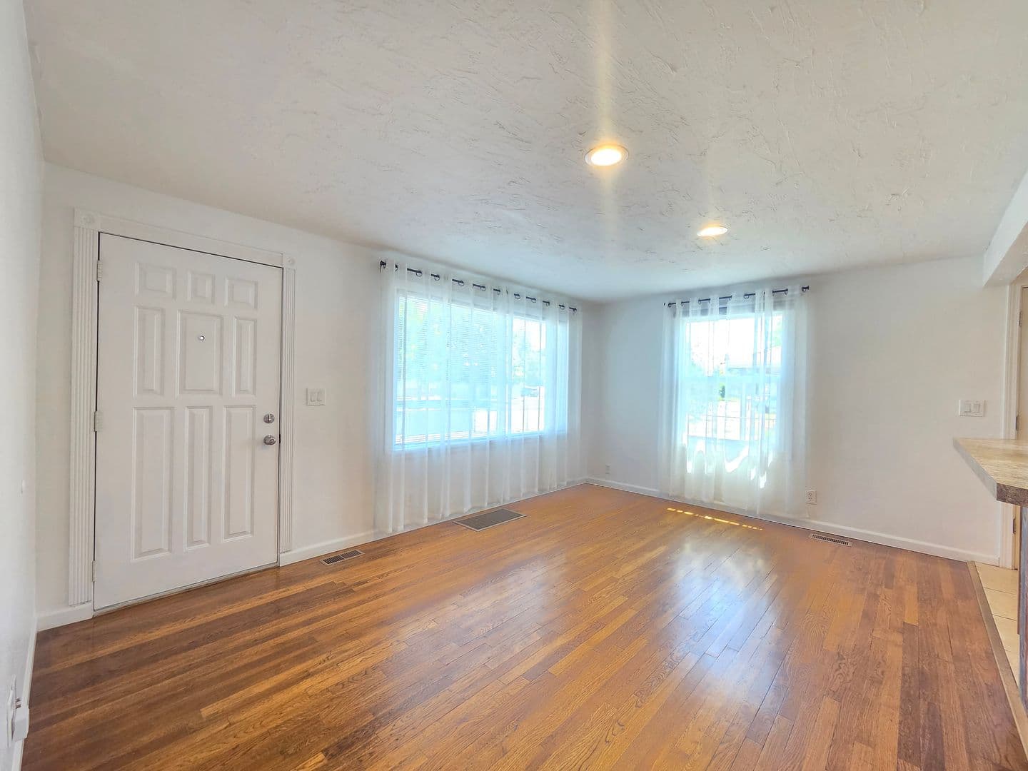 Spokane House: 5621 N Hemlock St