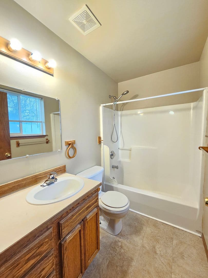 Spokane Apartment: 407 E 8th Ave
