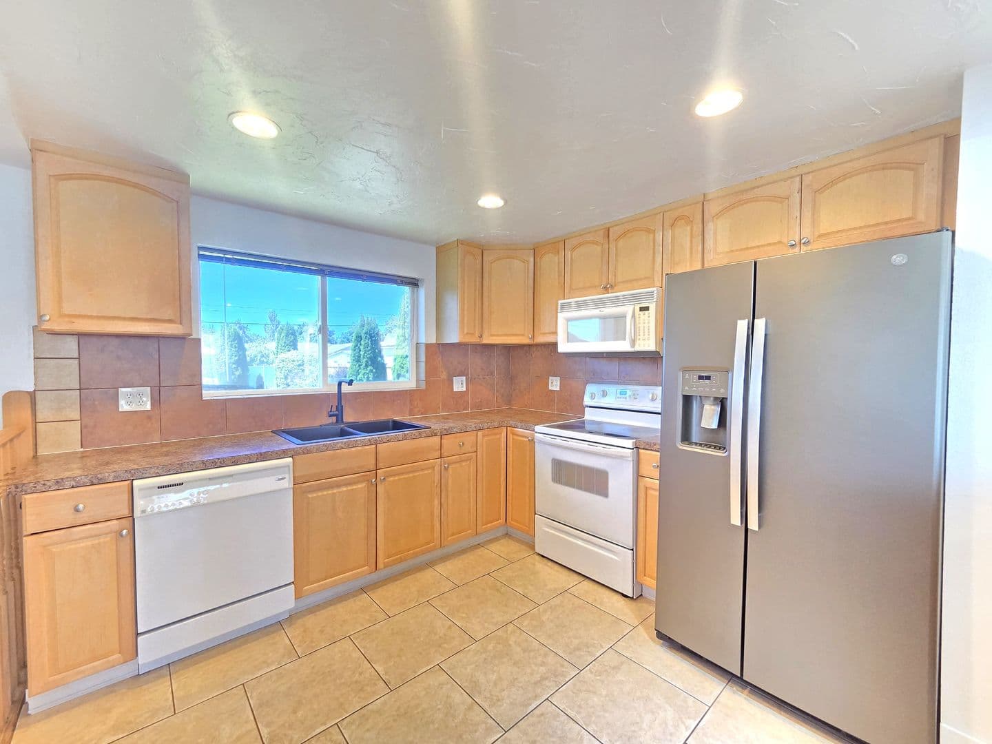 Spokane House: 5621 N Hemlock St
