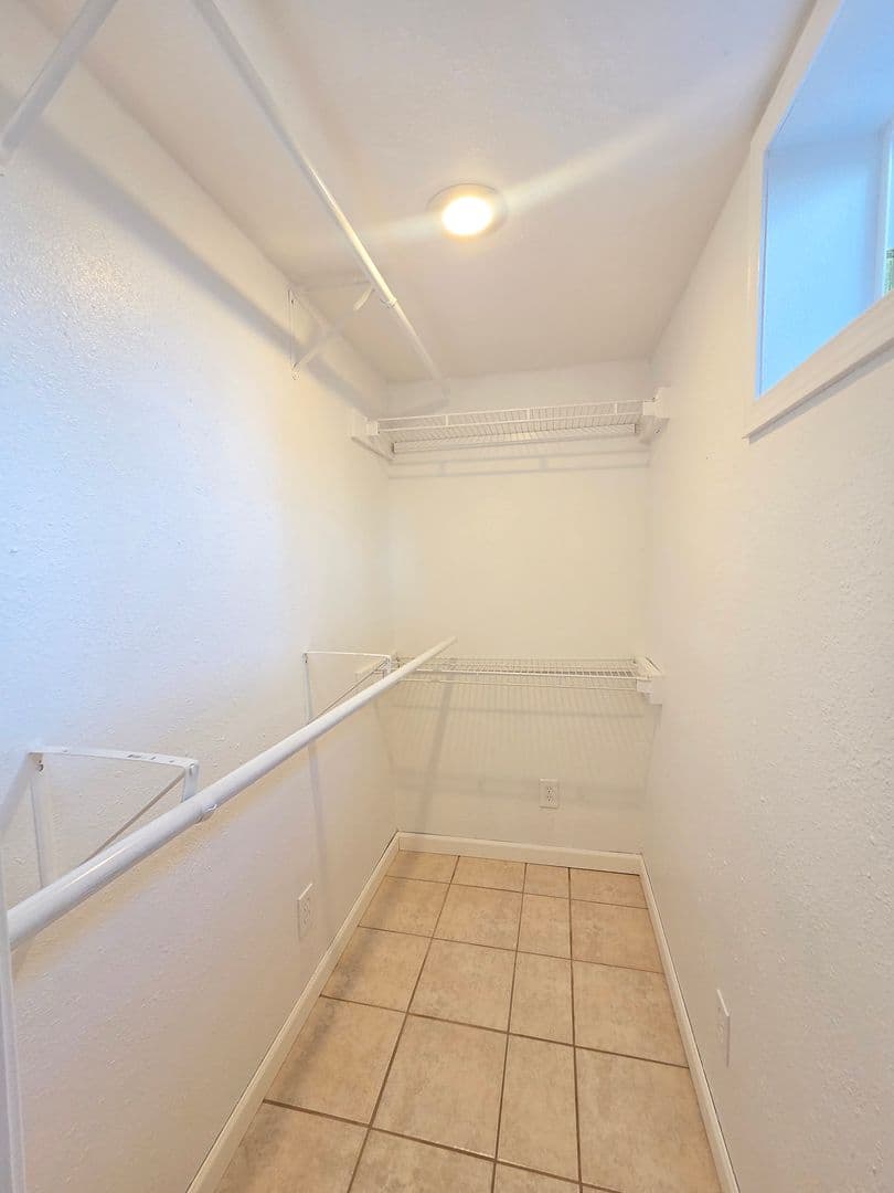 Spokane House: 5621 N Hemlock St