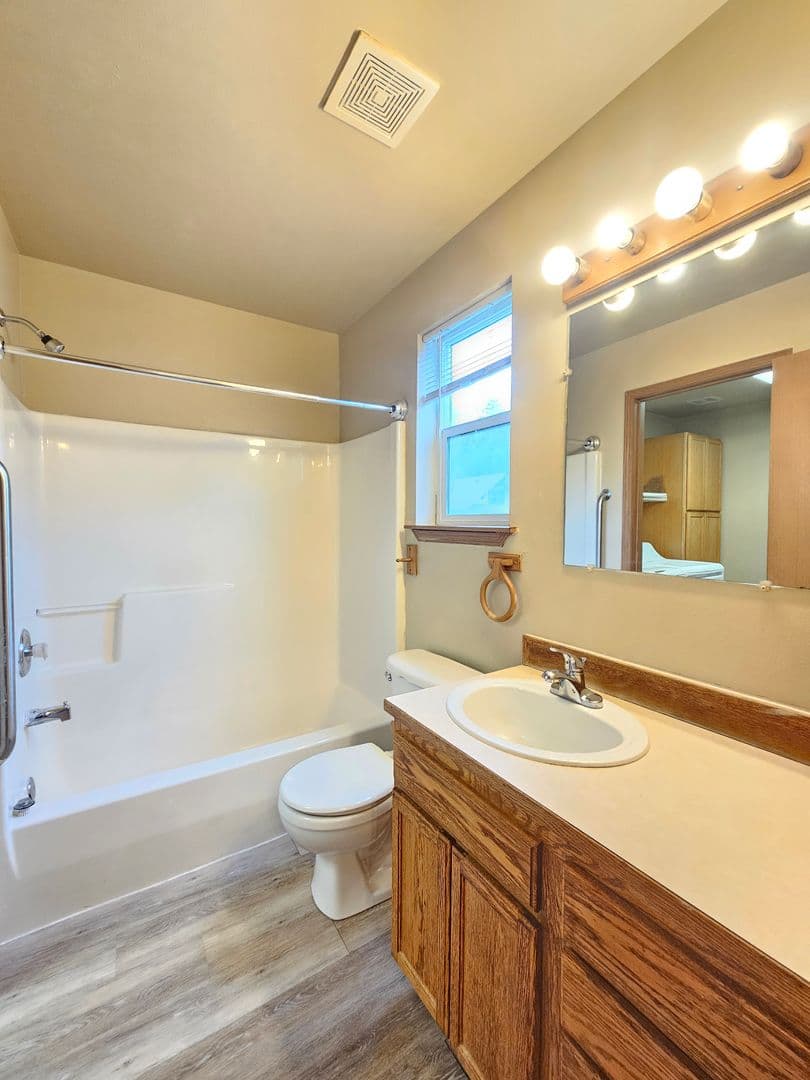 Spokane Apartment: 407 E 8th Ave
