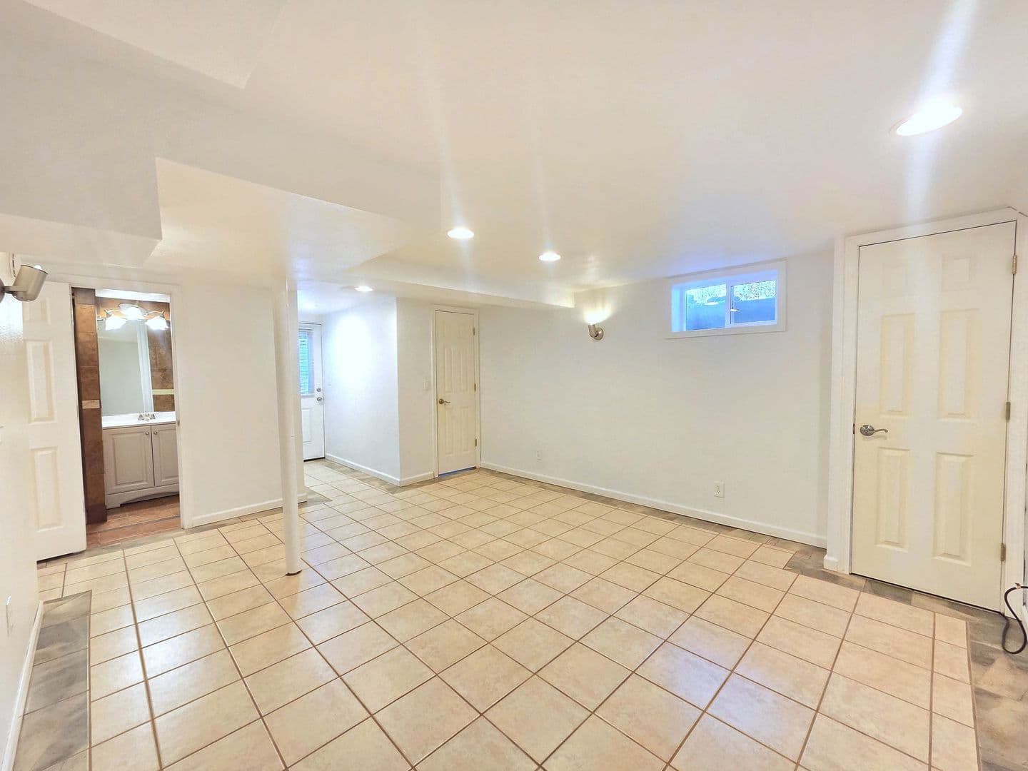 Spokane House: 5621 N Hemlock St
