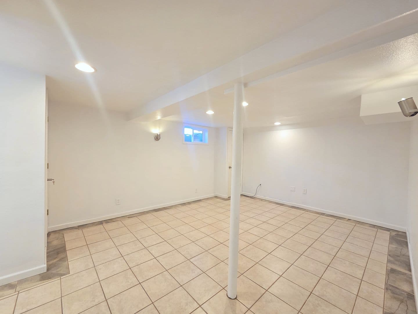 Spokane House: 5621 N Hemlock St