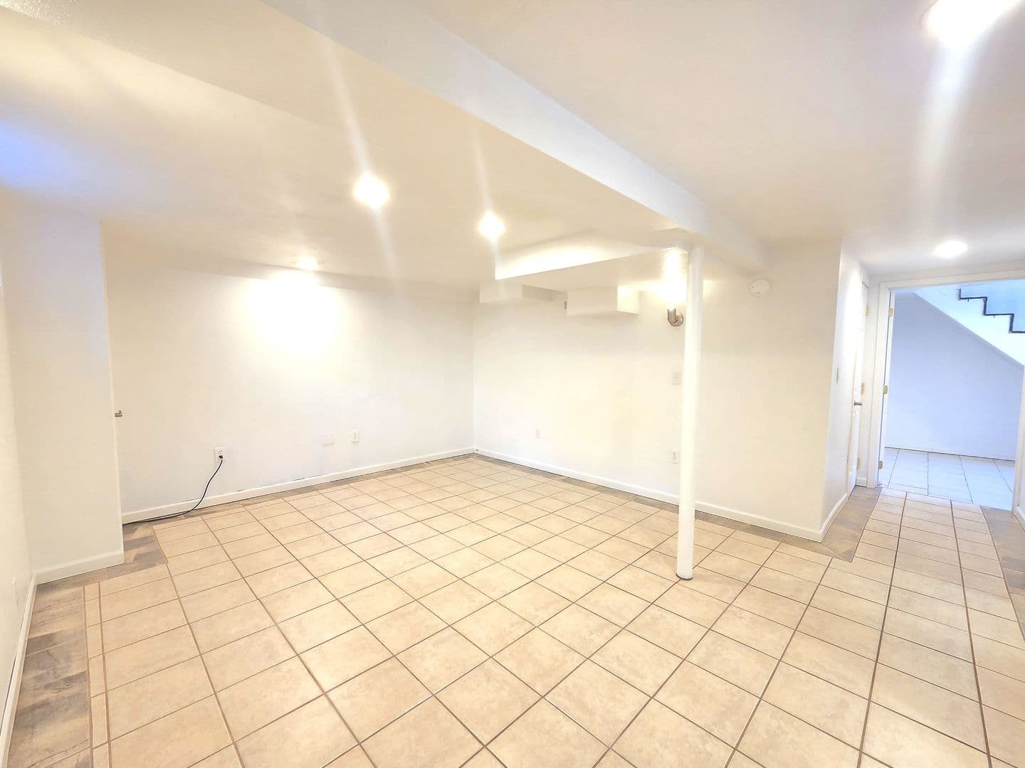 Spokane House: 5621 N Hemlock St
