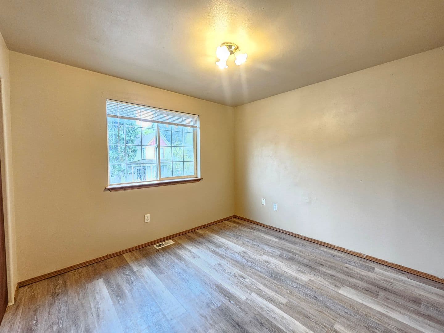 Spokane Apartment: 407 E 8th Ave