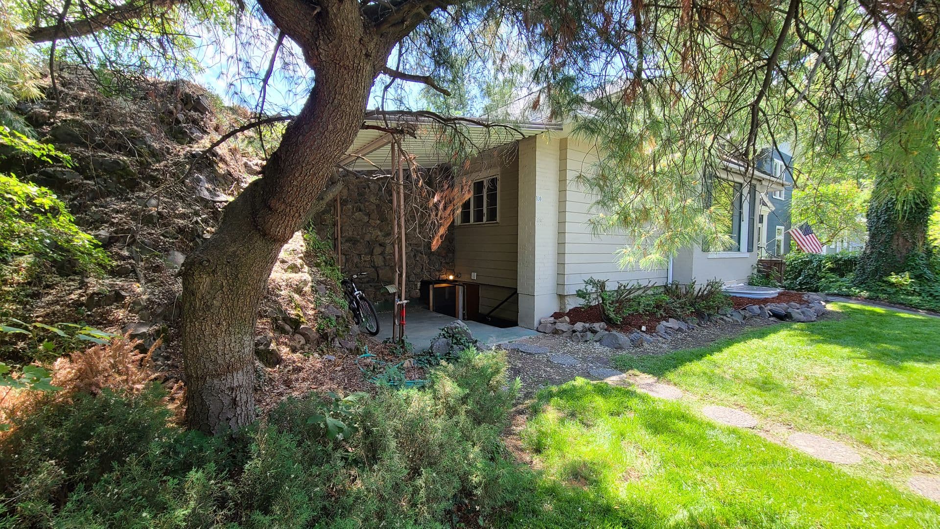 Spokane Apartment: 828 E 11th Ave