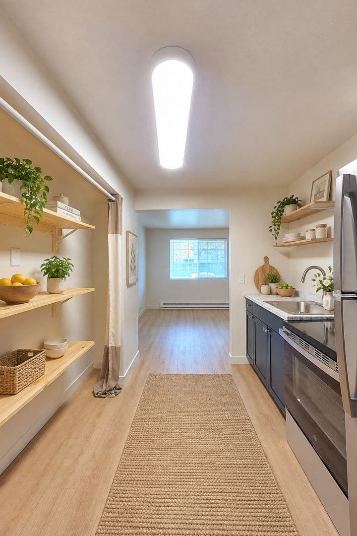 Spokane Apartment: 1705 N Post