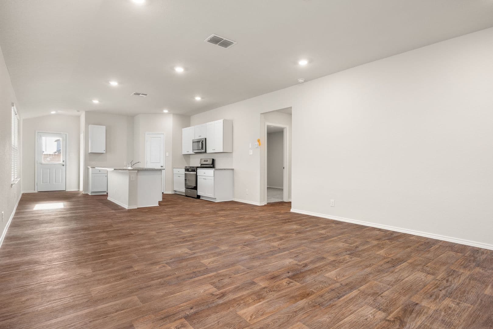 Floresville House: 148 Chipping Alley