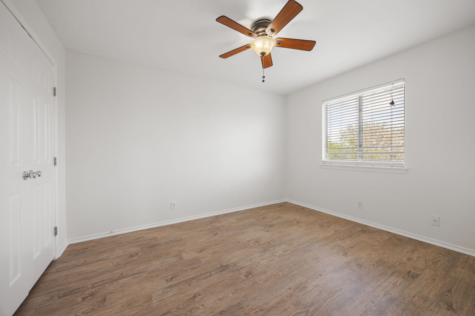 Manor House: 16117 Hamilton Point Circle