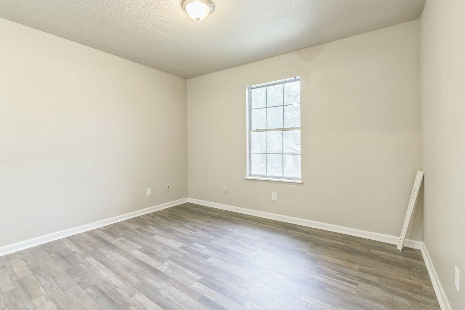 San Antonio House: 7587 Windsor Oaks