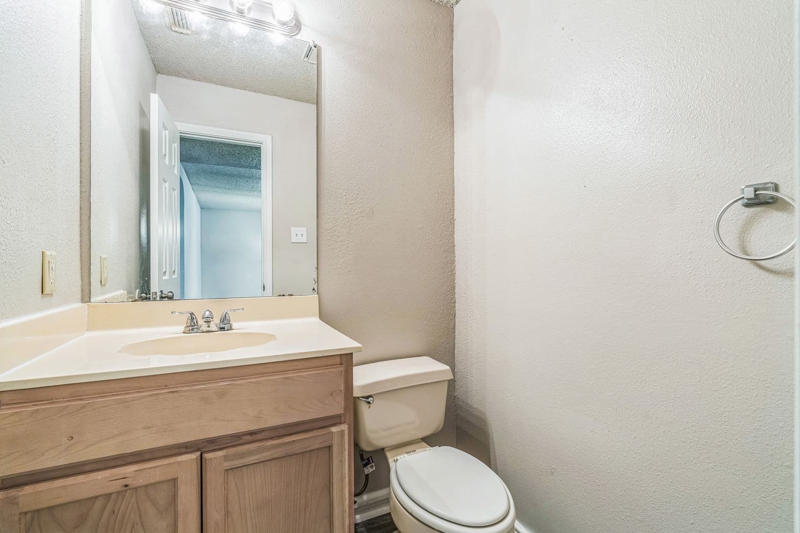 San Antonio House: 7427 Legend Point