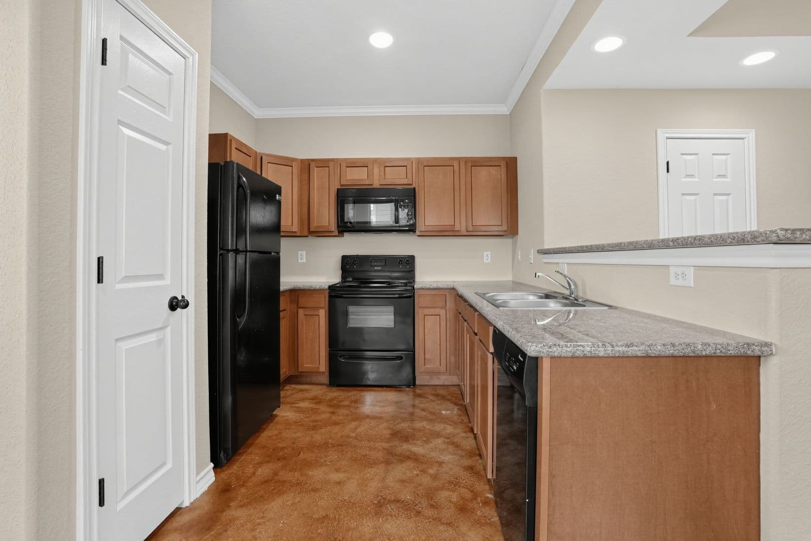 Selma House: 16825 Showdown Path Unit 4