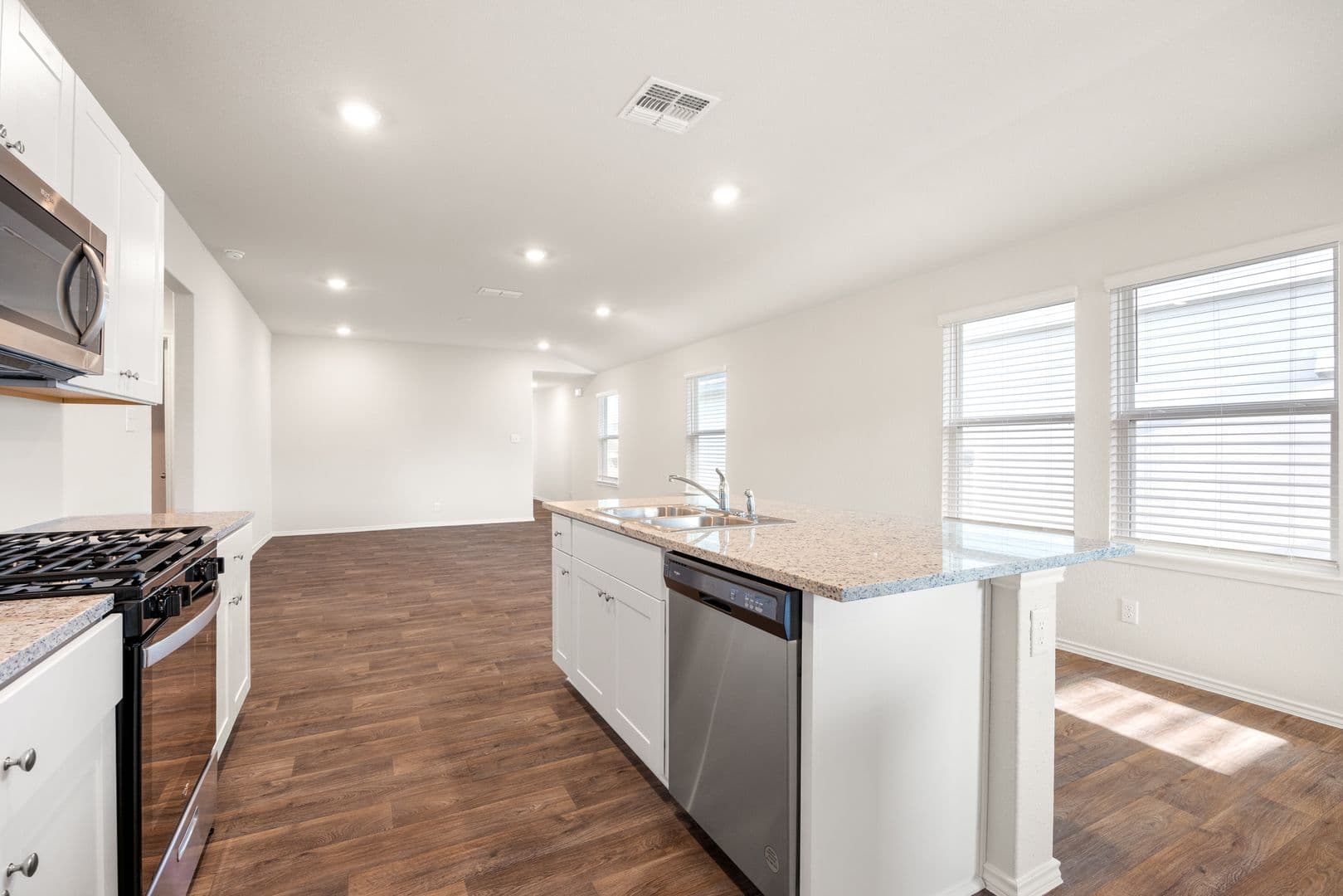 Floresville House: 148 Chipping Alley