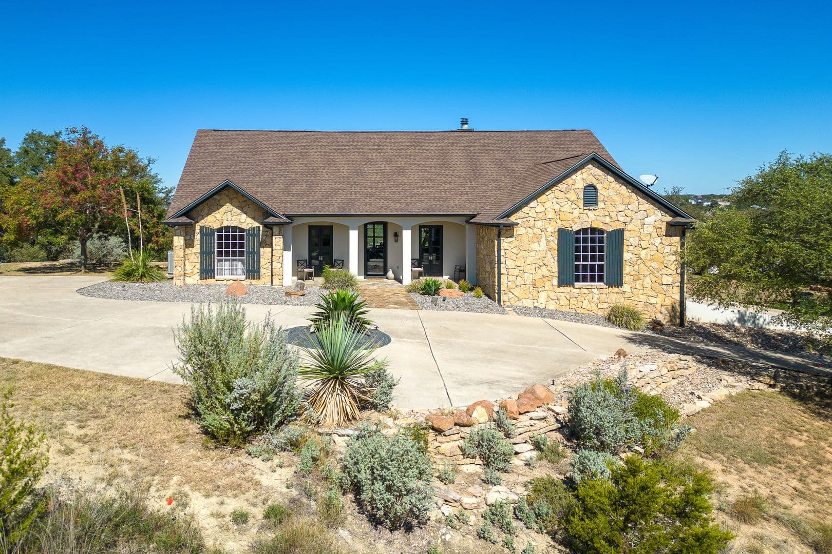 Spicewood House: 702 E Summit Drive