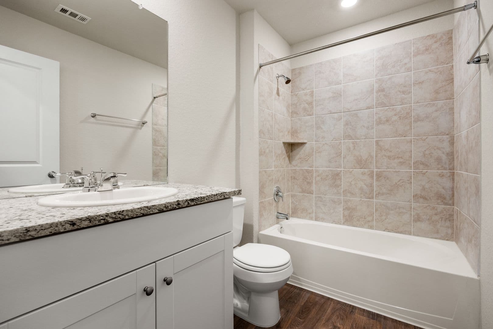 Floresville House: 148 Chipping Alley