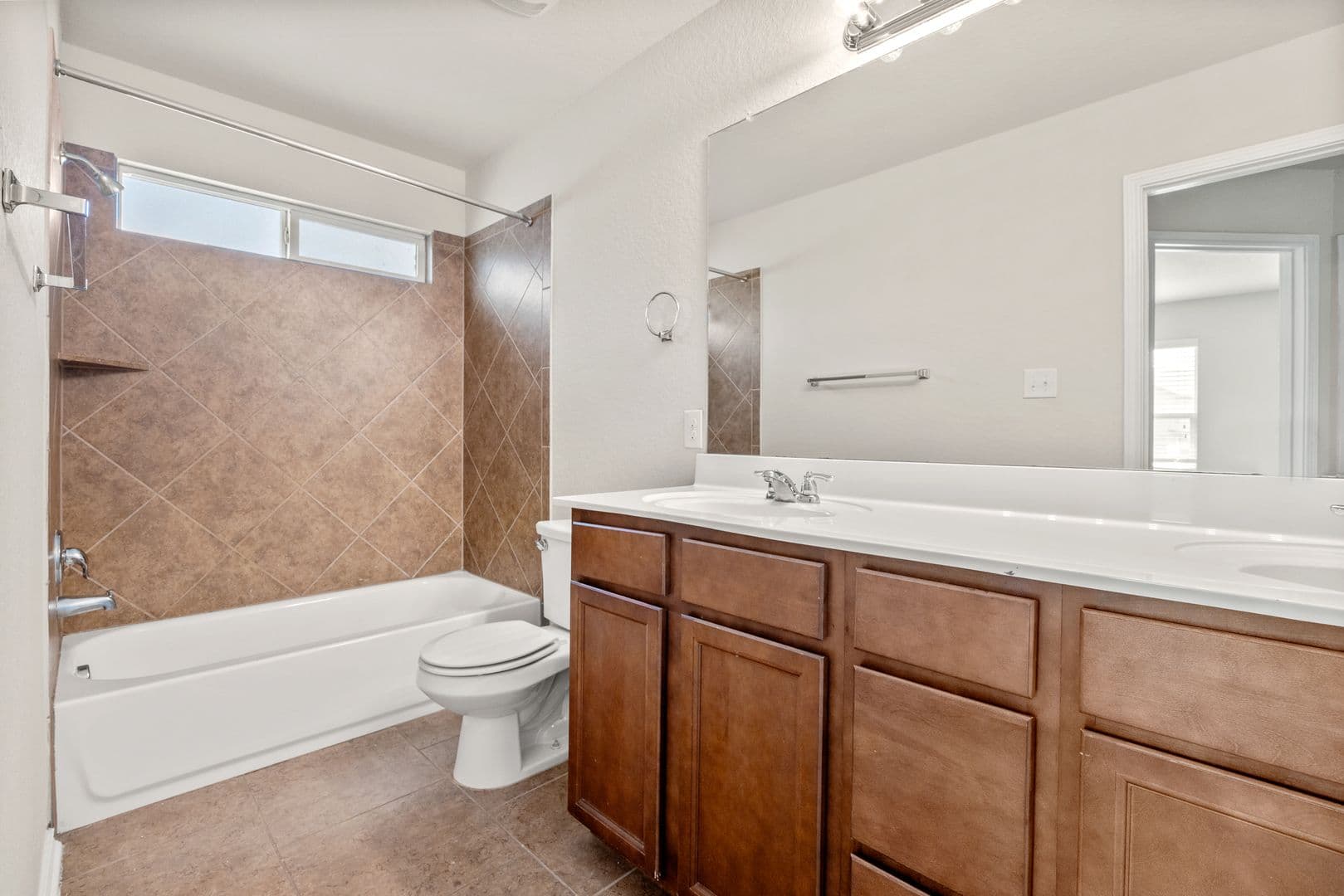 San Antonio House: 7607 Helios Rise
